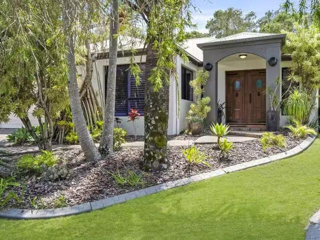 Charming 4 BR 9 Cooloola Place, TWIN WATERS, QLD 4564 House.