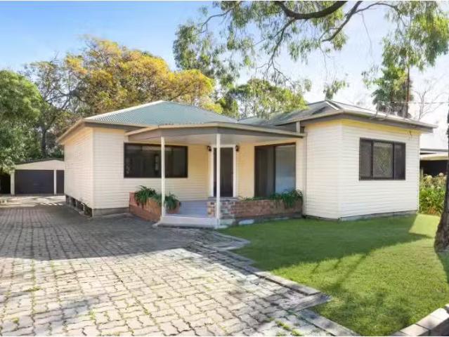 For Rent! 4 BR 9 Hay Street, Gwynneville House for rent Liste.