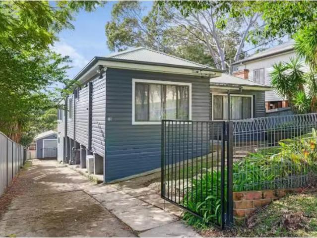 Deal! 4 BR 13 Alice Street, CARDIFF House for rent Listed by.