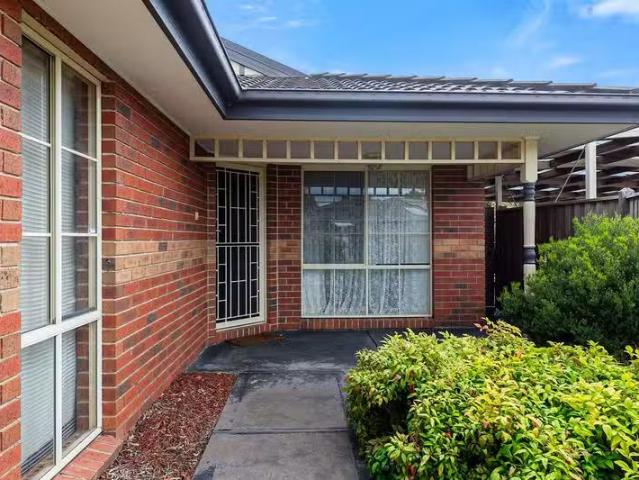 Just in! 4 BR 13 Birkdale Avenue, CRANBOURNE, VIC 3977 House.