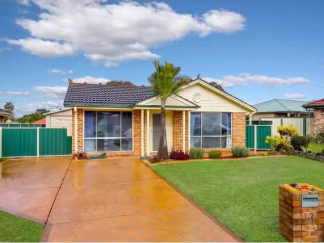 Cozy 4 BR 13 Sherborne Place, GLENDENNING House for rent List.