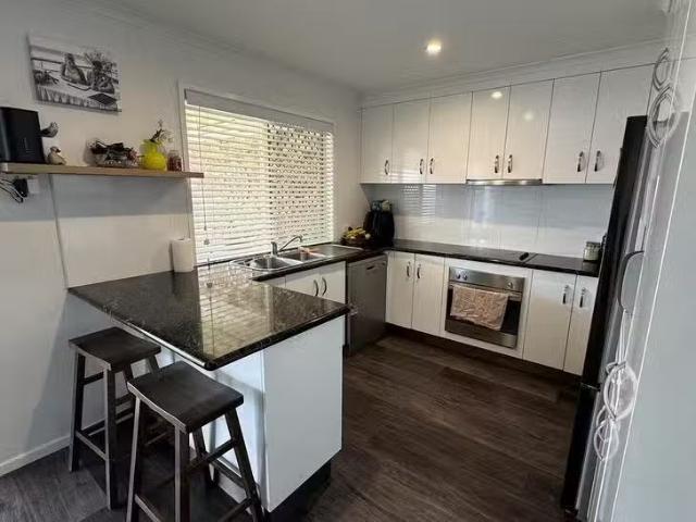 For Rent! 4 BR 10 Coatbridge Court, Beaconsfield, QLD 4740