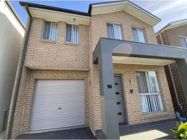 Deal! 4 BR 10 Cottage Glade, Schofields Townhouse for rent Li.