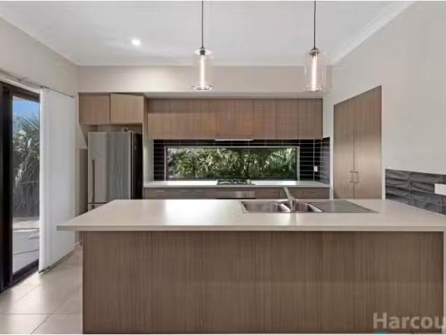 Deal! 4 BR 10 Rampling Avenue, North Rothbury House for rent.