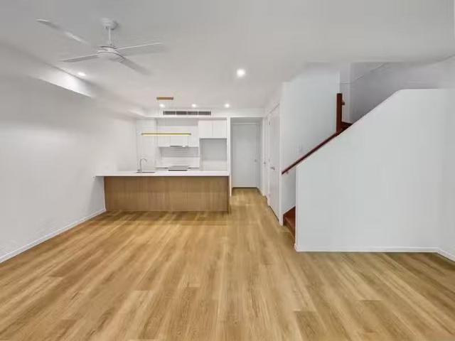 Cheap 4 BR 11/35 Botanica Drive, SIPPY DOWNS, QLD 4556 House.