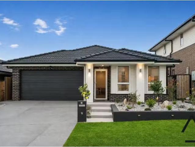 Deal! 4 BR 11 Swallow Loop, Oran Park House for rent Listed b.