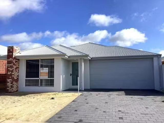 Rental! 4 BR 121 Lakefield Drive, Brabham, WA 6055
