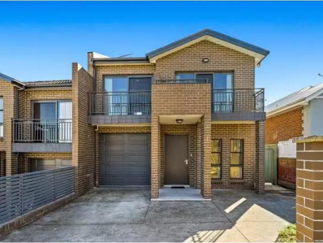 For Rent! 4 BR 1/2 Bourke Street, North Parramatta Townhouse f.