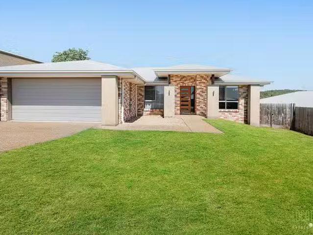 Cozy 4 BR 12 Namadgi Terrace, New Auckland, QLD 4680