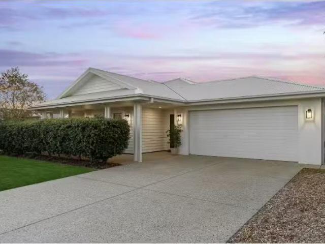 Cozy 4 BR 17 Bondi Cres, Gobbagombalin House for rent Listed.