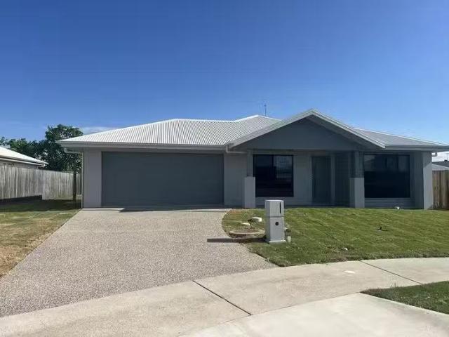 Charming 4 BR 17 Burleigh Court, Blacks Beach, QLD 4740