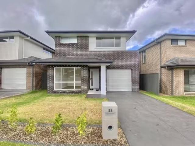 For Rent! 4 BR 17 Mercury Street, LEPPINGTON House for rent L.