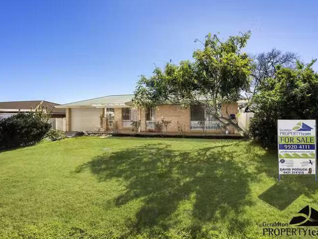 Rental! 4 BR 17 Pinyali Way, Waggrakine, WA 6530