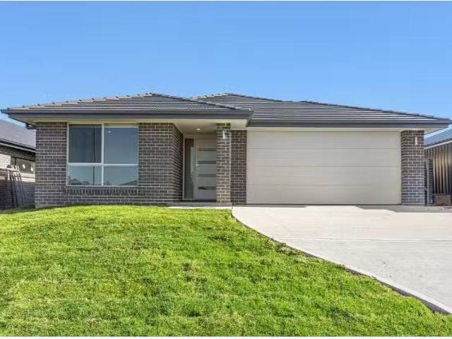 Deal! 4 BR 17 Prosecco Street, Bellbird House for rent Listed.