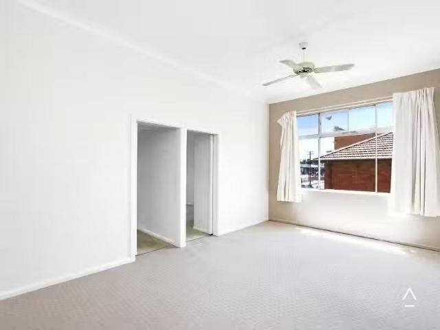 Nice 4 BR 1/460 New Canterbury Road, Dulwich Hill Apartment fo.