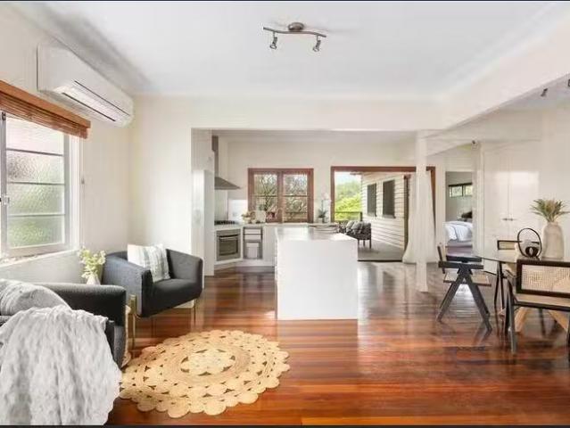 For Rent! 4 BR 149 Watson Street, Camp Hill, QLD 4152