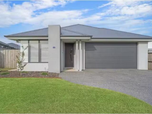 Charming 4 BR 14 Greystones Drive, CHISHOLM House for rent Li.