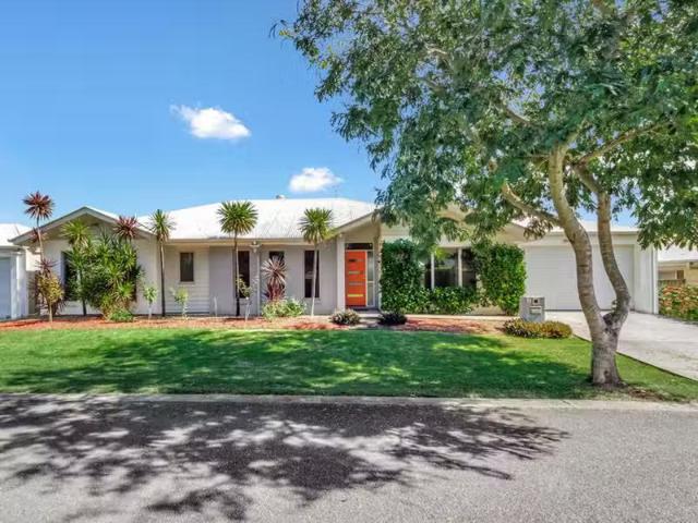 Deal! 4 BR 14 Hillside Circuit, Chermside West, QLD 4032 Hou.
