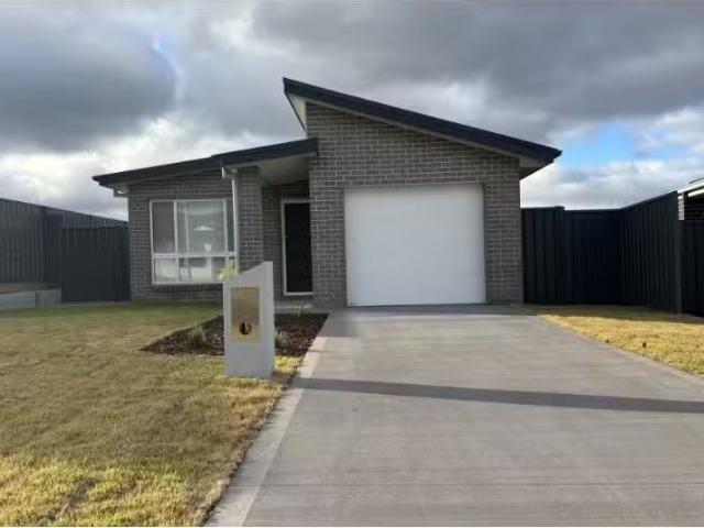 Unique 4 BR 14A Davis Crescent, Mudgee House for rent Listed.