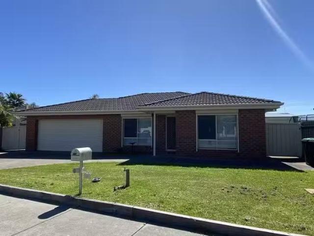 Nice 4 BR 15 Cagney Court, Traralgon, VIC 3844