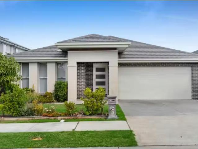 Unique 4 BR 16 Milton Circuit, Oran Park House for rent Liste.