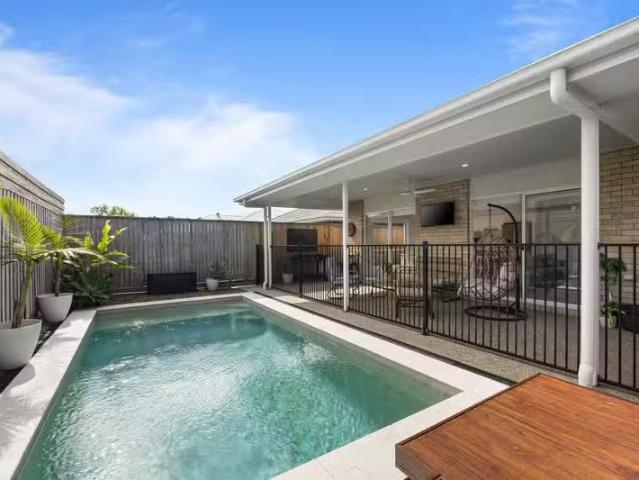 Just in! 4 BR 18 Weebill Street, PALMVIEW, QLD 4553 House fo.