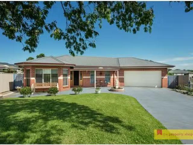 Unique 4 BR 18 Bateman Avenue, Mudgee House for rent Listed b.