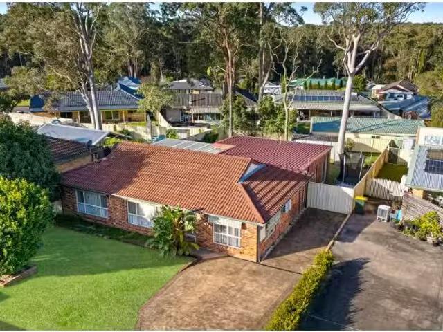 Charming 4 BR 18 Coachwood Drive, MEDOWIE House for rent List.