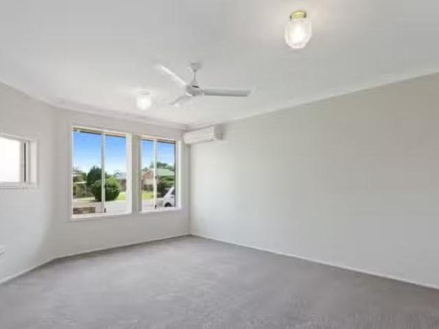 Nice 4 BR 19 Poppy Court, Middle Ridge, QLD 4350