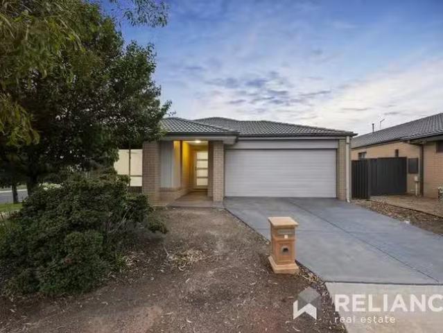 Unique 4 BR 1 Heston Street, Brookfield, VIC 3338