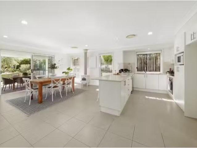 Deal! 4 BR 1 Salmean Circuit, Port Macquarie House for rent L.