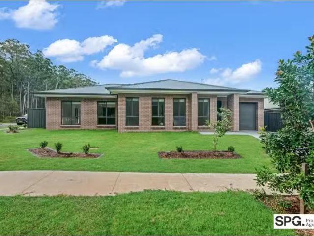 Cheap 4 BR 23 Nut Bush Drive, Medowie House for rent Listed b.
