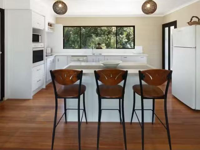 New 4 BR 2/13 Nardie Street, SAPPHIRE BEACH Apartment for rent.
