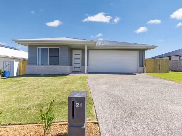Charming 4 BR 21 Cardamon Avenue, NIKENBAH, QLD 4655 House f.