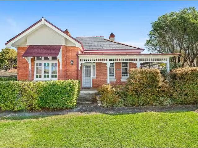 Just in! 4 BR 238 Penshurst Street, Willoughby House for rent.