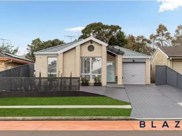 For Rent! 4 BR 27 Gungarlin Drive, Horningsea Park House for r.