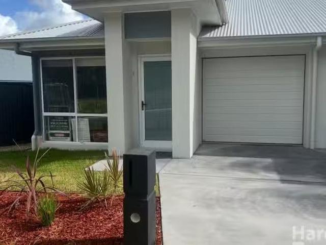 Deal! 4 BR 27a Coppice Road, Port Macquarie, NSW 2444 Duplex.