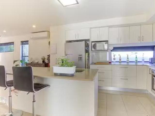 For Rent! 4 BR 244 Winstanley St, CARINA HEIGHTS, QLD 4152 H.