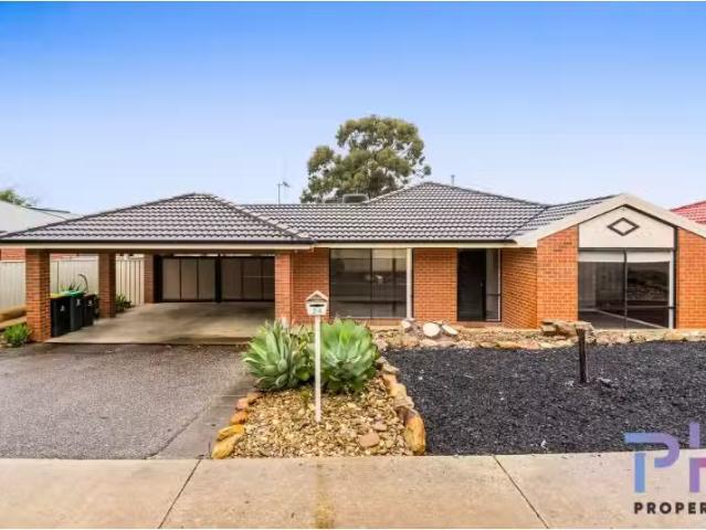 Charming 4 BR 24 Daniel Drive, Golden Square House for rent L.