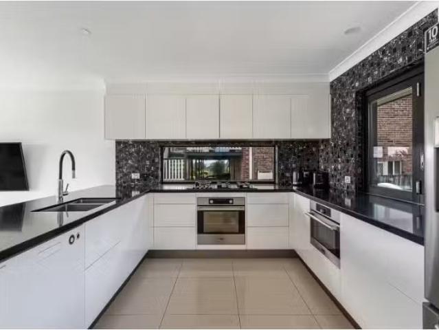 Cozy 4 BR 26 Horseshoe Road, Terranora House for rent Listed.