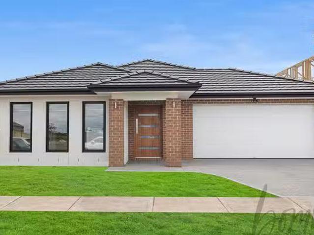 Unique 4 BR 29 Chilworth Street, Donnybrook, VIC 3064