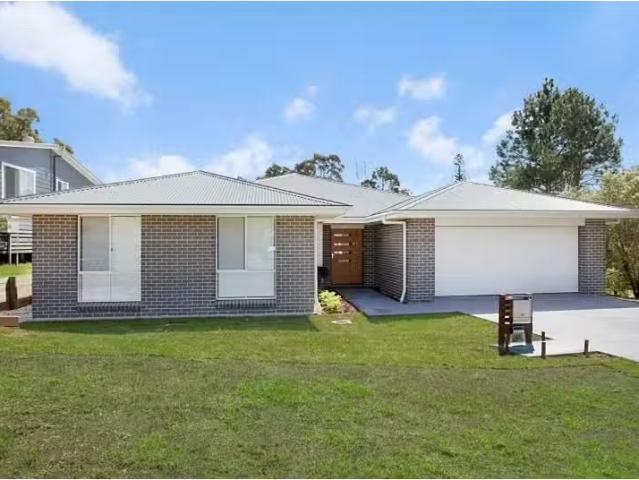 Charming 4 BR 29 Skye Street, MORISSET House for rent Listed.