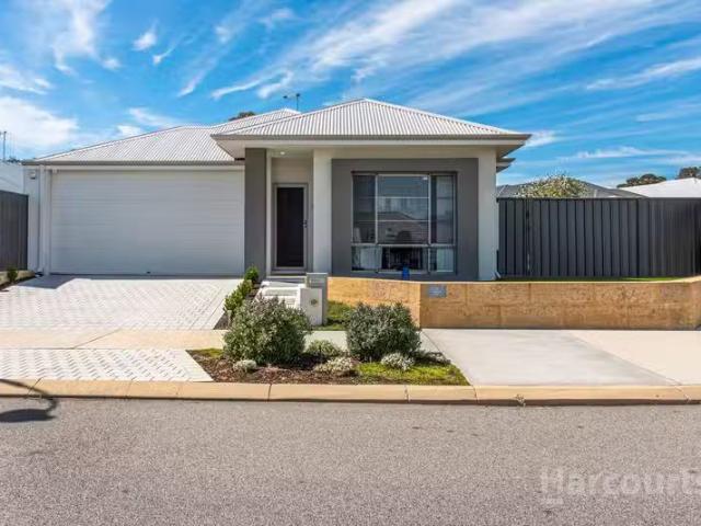 Deal! 4 BR 2 Deepwater Way, LAKELANDS, WA 6180 House for Rent