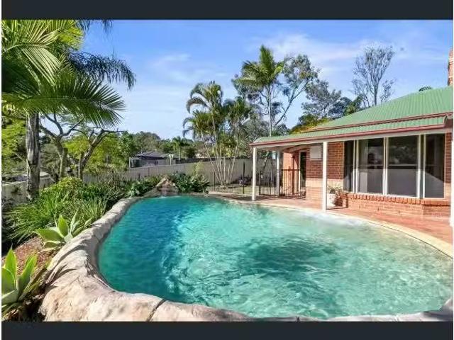 Just in! 4 BR 2 James Cagney Close, Parkwood House for rent L.