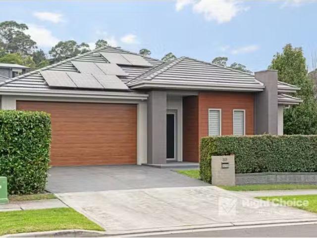 Unique 4 BR 33 Terragong Street, Tullimbar House for rent Lis.