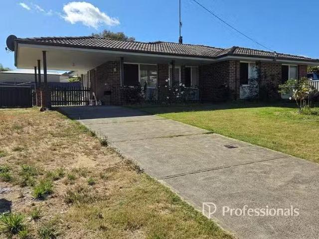 New 4 BR 33 Wakefield Crescent, Australind, WA 6233