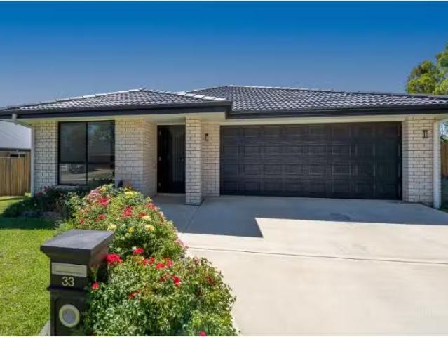 Just in! 4 BR 33 Sunrise Crescent, Armidale House for rent Li.