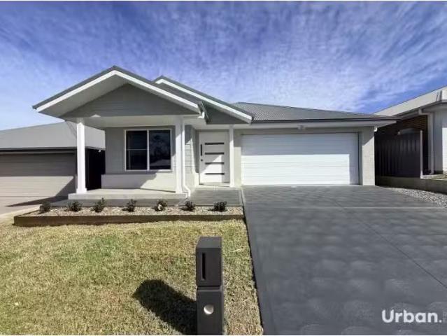 Rental! 4 BR 30 Artisan Road, North Rothbury House for rent L.
