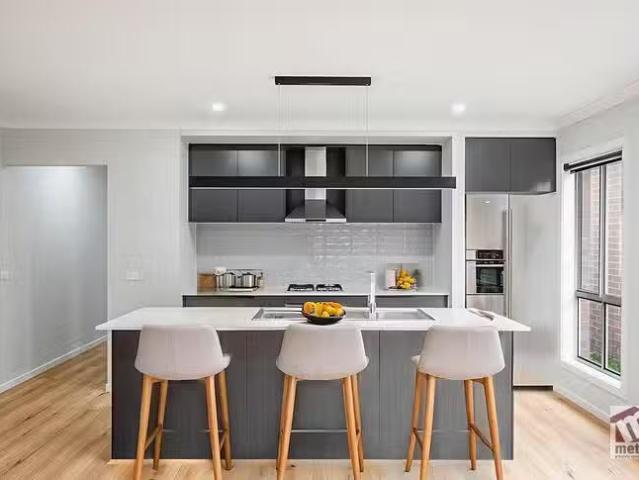 Cheap 4 BR 30 Maximova Avenue, Kalkallo, VIC 3064