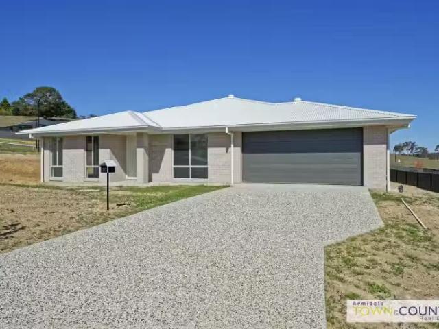 Nice 4 BR 30 Pasture Street, ARMIDALE House for rent Listed b.